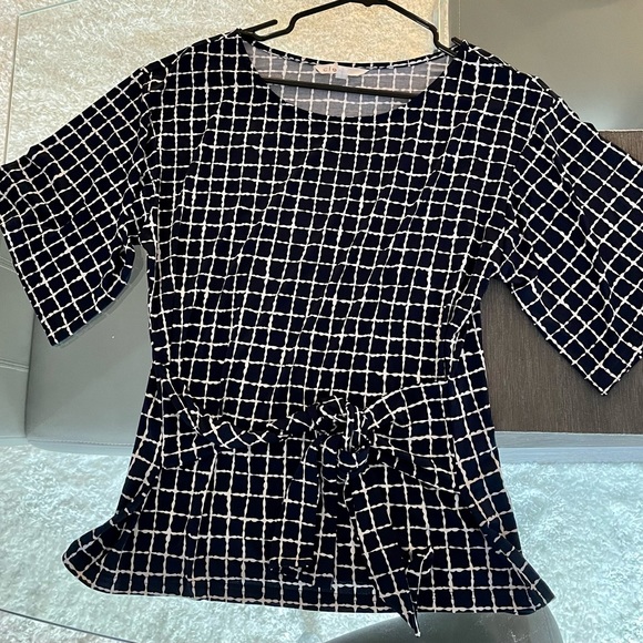 New without tags black and white blouse with tie. Size L - Picture 1 of 2
